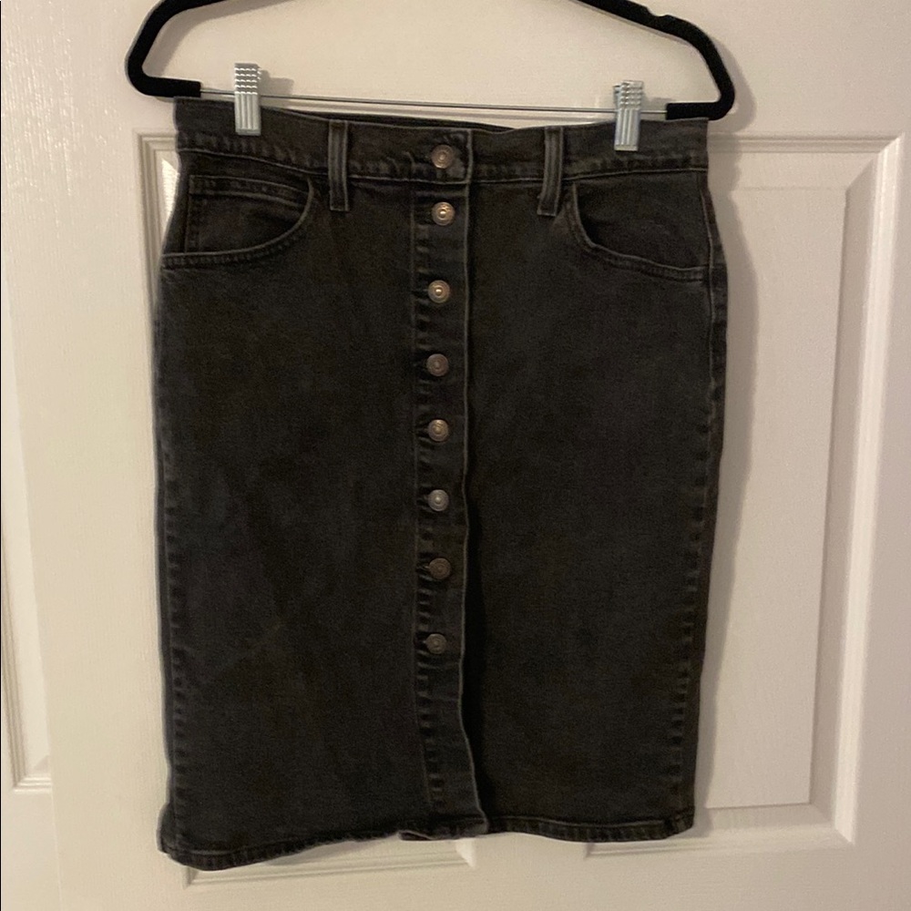 Levi's Black Knee-Length Pencil Skirt